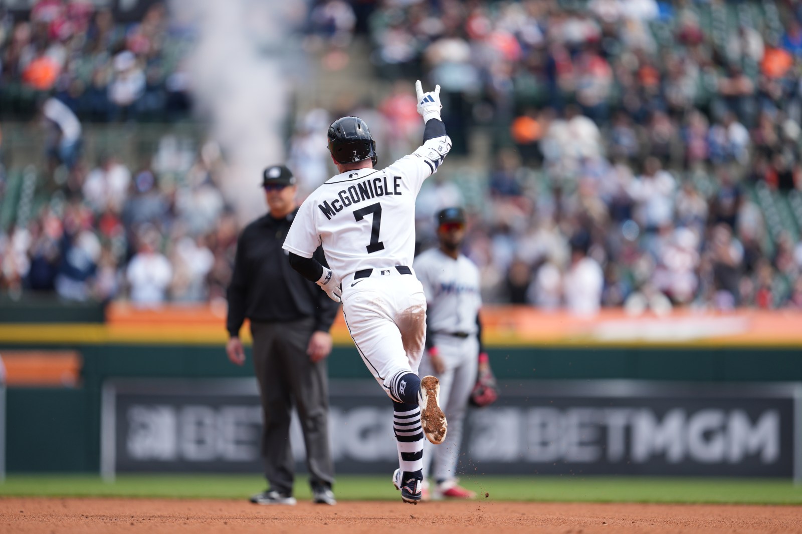 Cardinals, Rookie Infielder Agree to Eight-Year, $112.5 Million Extension