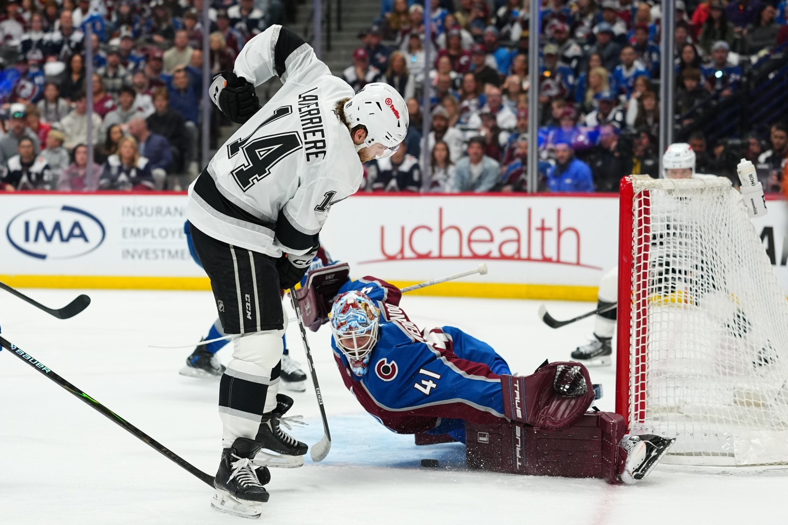 Moser scores in OT as Lightning beat Canadiens and tie first-round series