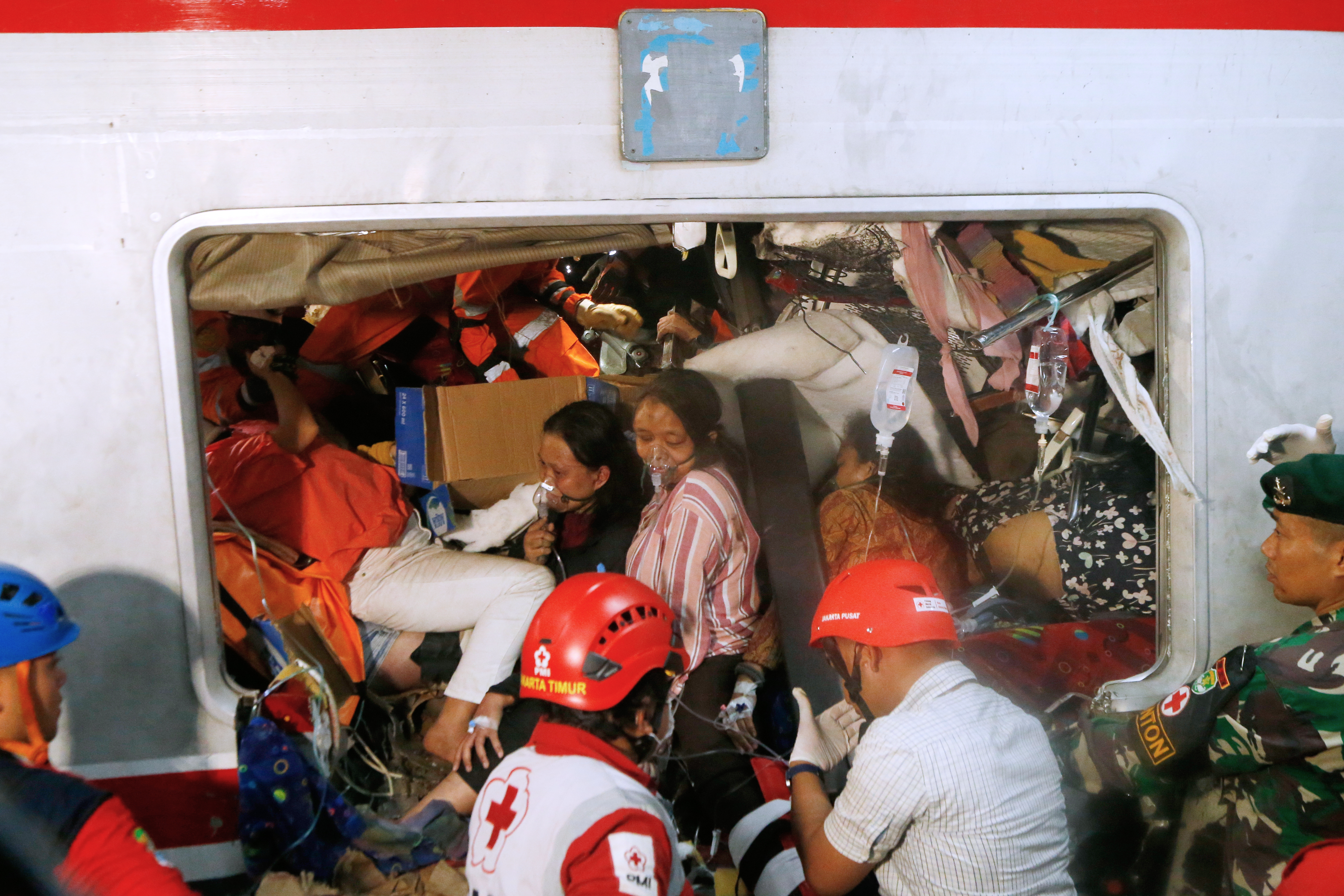 Trans Java Train Rescuers recover last victims from Indonesia train wreck that killed 15 ...