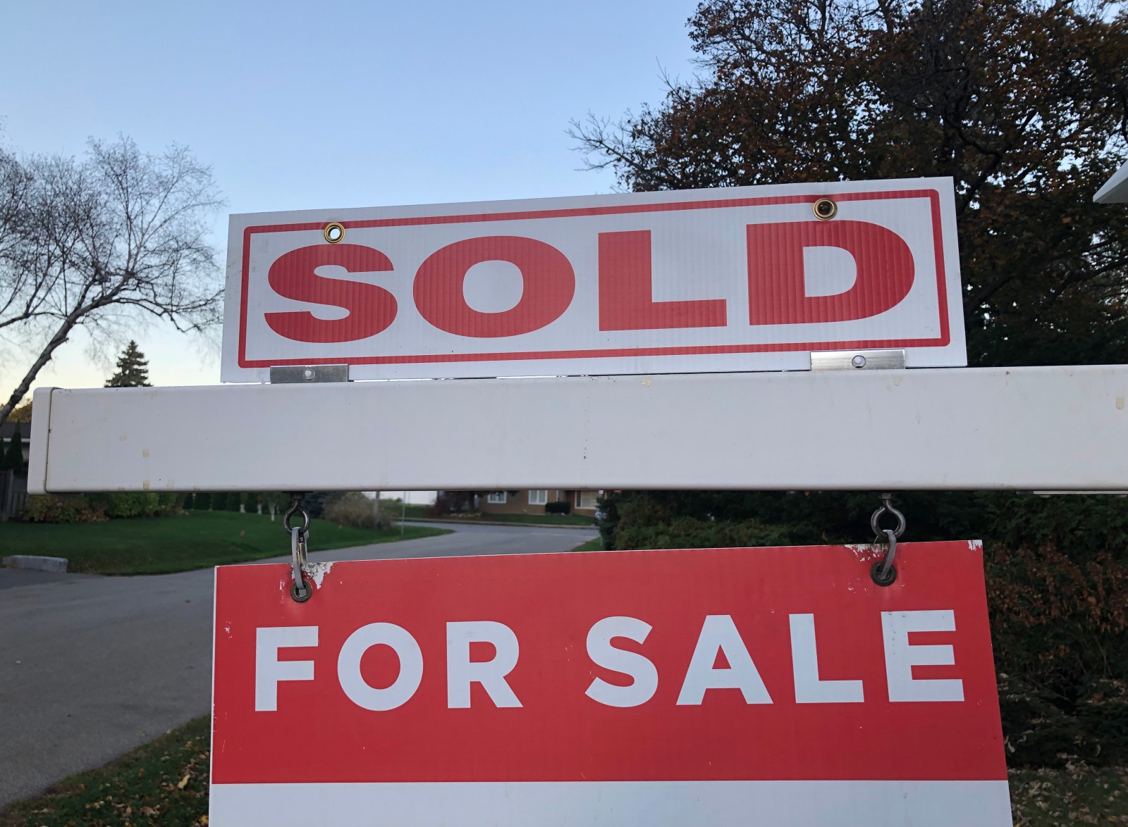 winnipegfreepress.com - Sammy Hudes, The Canadian Press - Not the right time': Retirees delay downsizing plans as housing market slumps