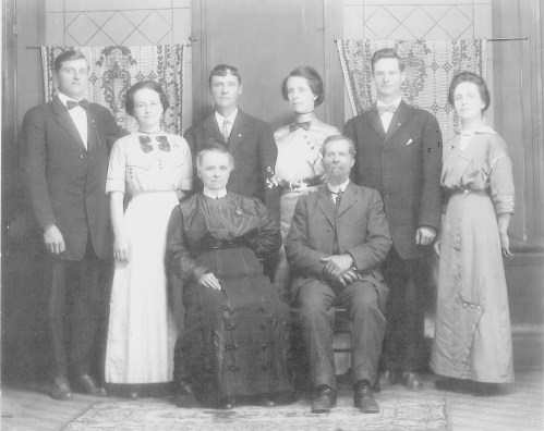 Jeffrey Lensman's Quebec-born great-great-grandfather Odilon Marceau and great-great-grandmother Mathilde Goyette are seen with their adult children in a 1910 handout photo. Lensman, from Salt Lake City, Utah, is seeking Canadian citizenship on the basis of Marceau's birth in Quebec in 1838. THE CANADIAN PRESS/Handout - Jeffrey Lensman (Mandatory Credit)