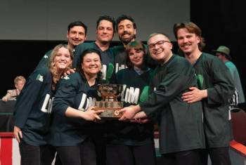 Alicia Régnier photo
                                Les Verts soulèvent la coupe Canot pour la troisième année consécutive.