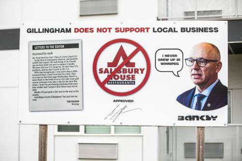 MIKAELA MACKENZIE / FREE PRESS
                                A sign, which slams Mayor Scott Gillingham for not supporting Sals in its contract with two city golf courses, has been erected outside of 480 Waterfront Dr.