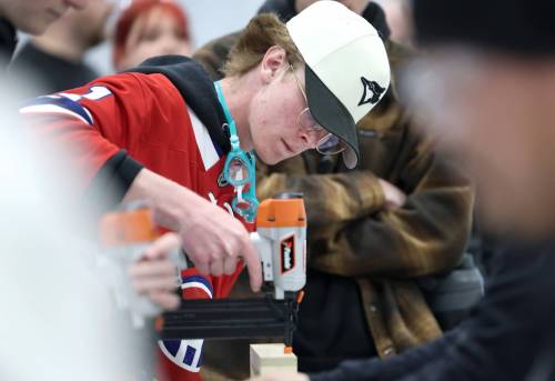 Aiden Symbol, a Grade 12 student from École Edward Schreyer School in Beausejour, learns carpentry skills with his classmates. (Ruth Bonneville / Free Press)