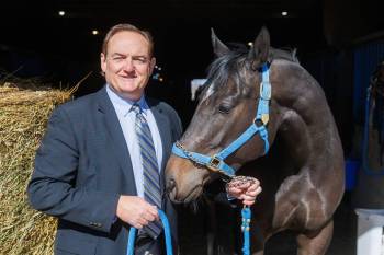 MIKE DEAL / FREE PRESS
                                Assiniboia Downs CEO Darren Dunn, with Ez Tree Ates, said the track has added exciting new promotions.