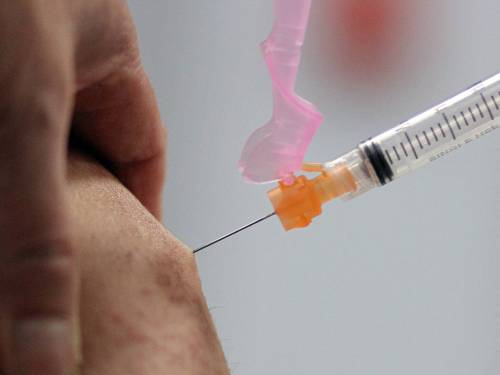 ADRIAN LAM / VICTORIA TIMES COLONIST FILES
                                A person receives a Hepatitis A shot. Public health officials in Manitoba are working to immunize populations at high risk of contracting the virus.
