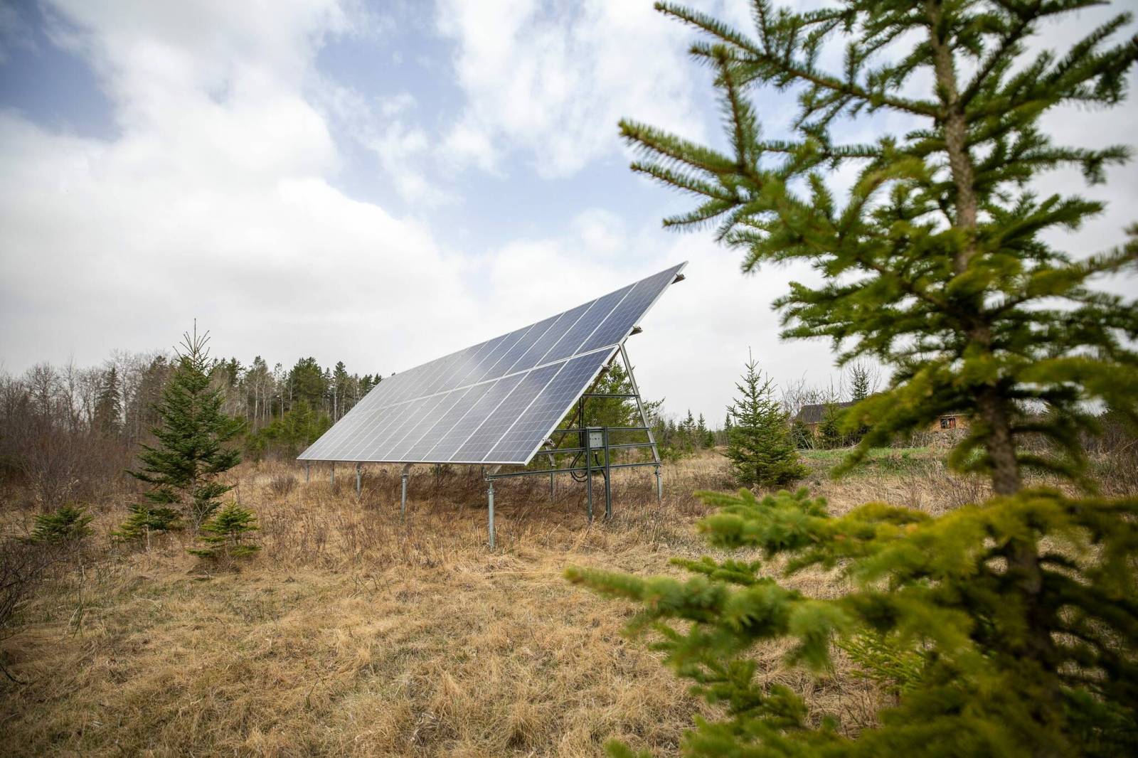 winnipegfreepress.com - Julia-Simone Rutgers - Proponents of solar power push for provincial infrastructure investment to boost grid resilience