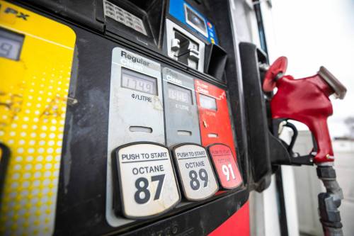 MIKAELA MACKENZIE / FREE PRESS Higher prices for energy, including gasoline, pushed the national inflation rate to 2.8 per cent in April.