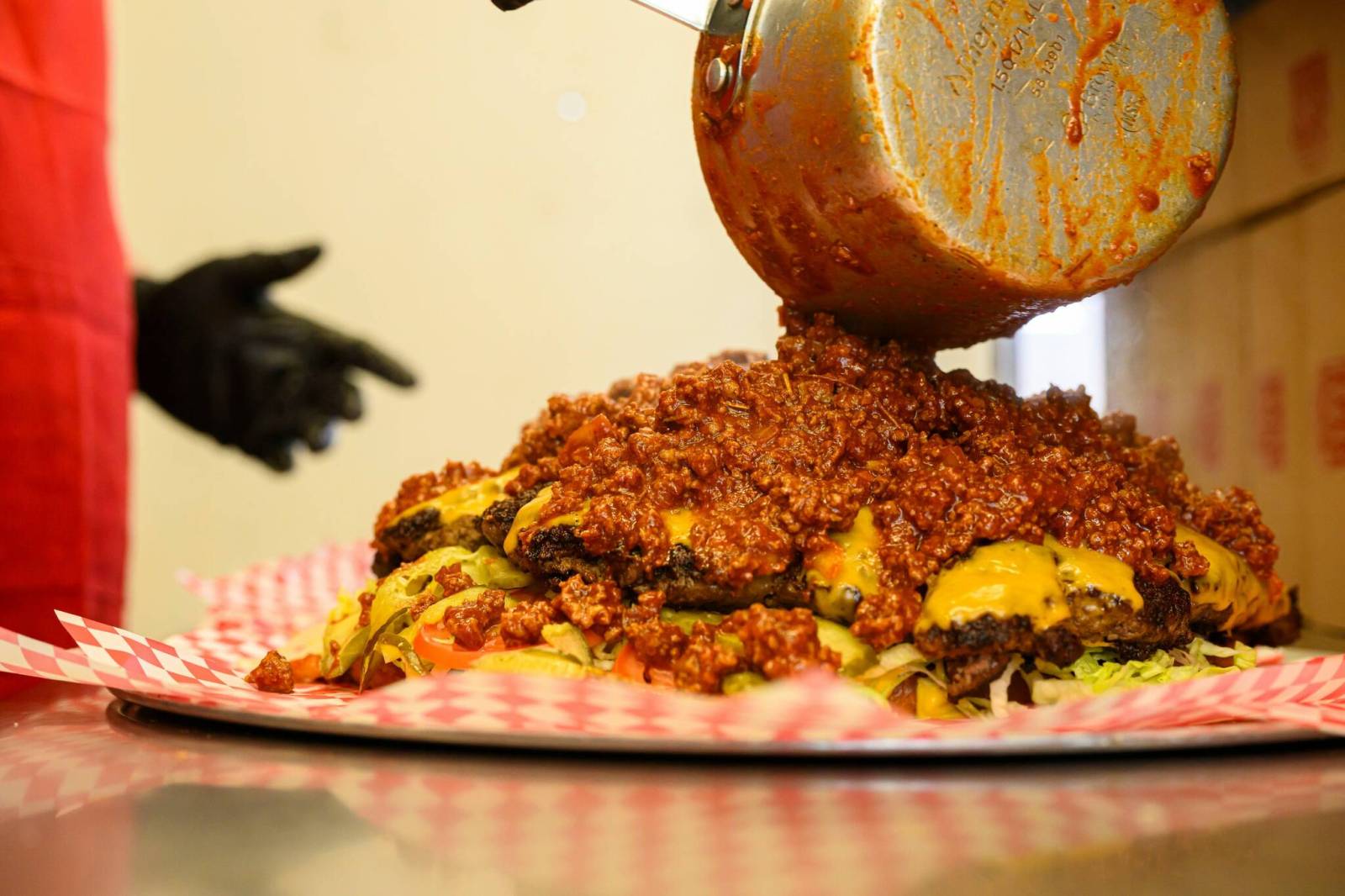 Local fatboy challenge in Winnipeg gives customers 30 minutes to devour behemoth burger, chili and all