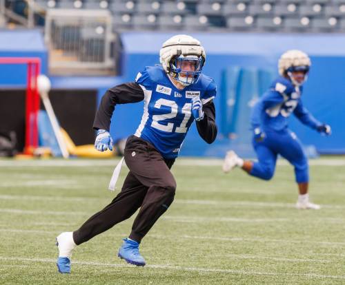 MIKE DEAL / FREE PRESS
                                Winnipeg Blue Bombers defensive back Nick Hallett (21) believes he has something to prove after feeling like he wasn&rsquo;t as good last season with the Blue and Gold.