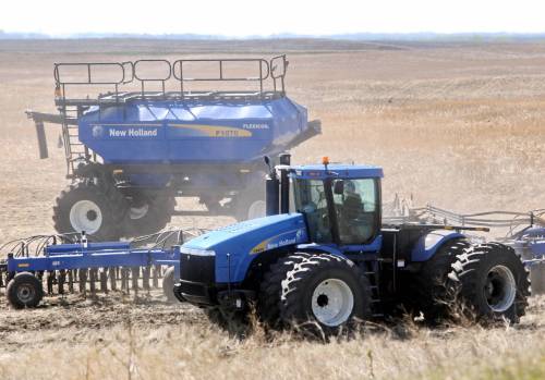 A crop report from the Manitoba government points to &ldquo;extremely high winds&rdquo; and rainfall slowing crop-planting progress this season. (The Brandon Sun files)