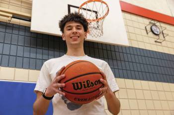 Marta Guerrero
                                Bruno Van Bewer rejoindra l&rsquo;équipe de basketball des Bisons de l&rsquo;Université du Manitoba.