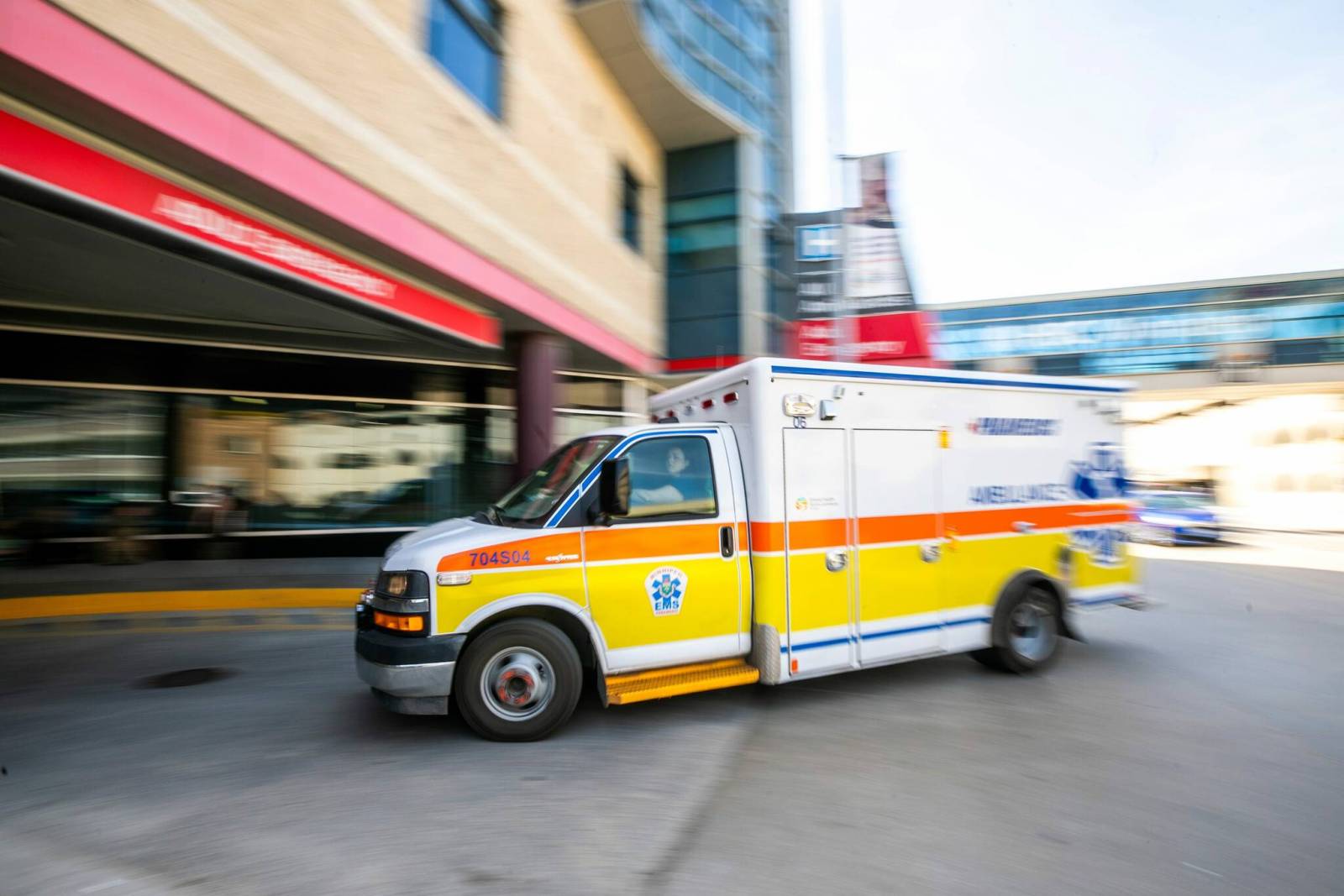 Mayor turns on lights, sirens in urgent call to province for more ambulances, paramedics