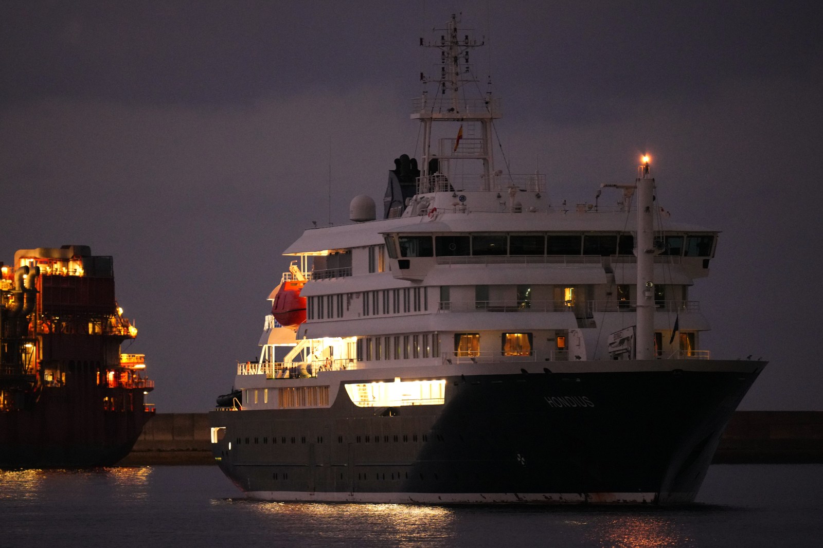 Canadians on virus-stricken ship set to disembark