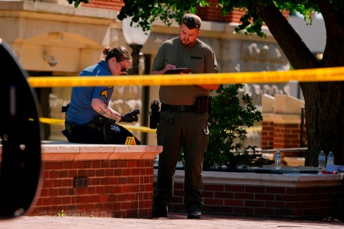 Sheriff's deputies investigate a shooting scene outside the Montgomery County Courthouse, Wednesday, May 13, 2026, in Clarksville, Tenn. (AP Photo/George Walker IV)