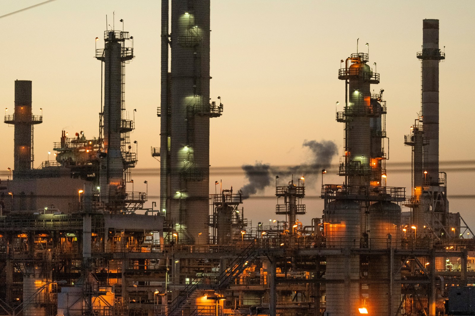 California air regulators update a key climate program, sparking pushback from environmentalists