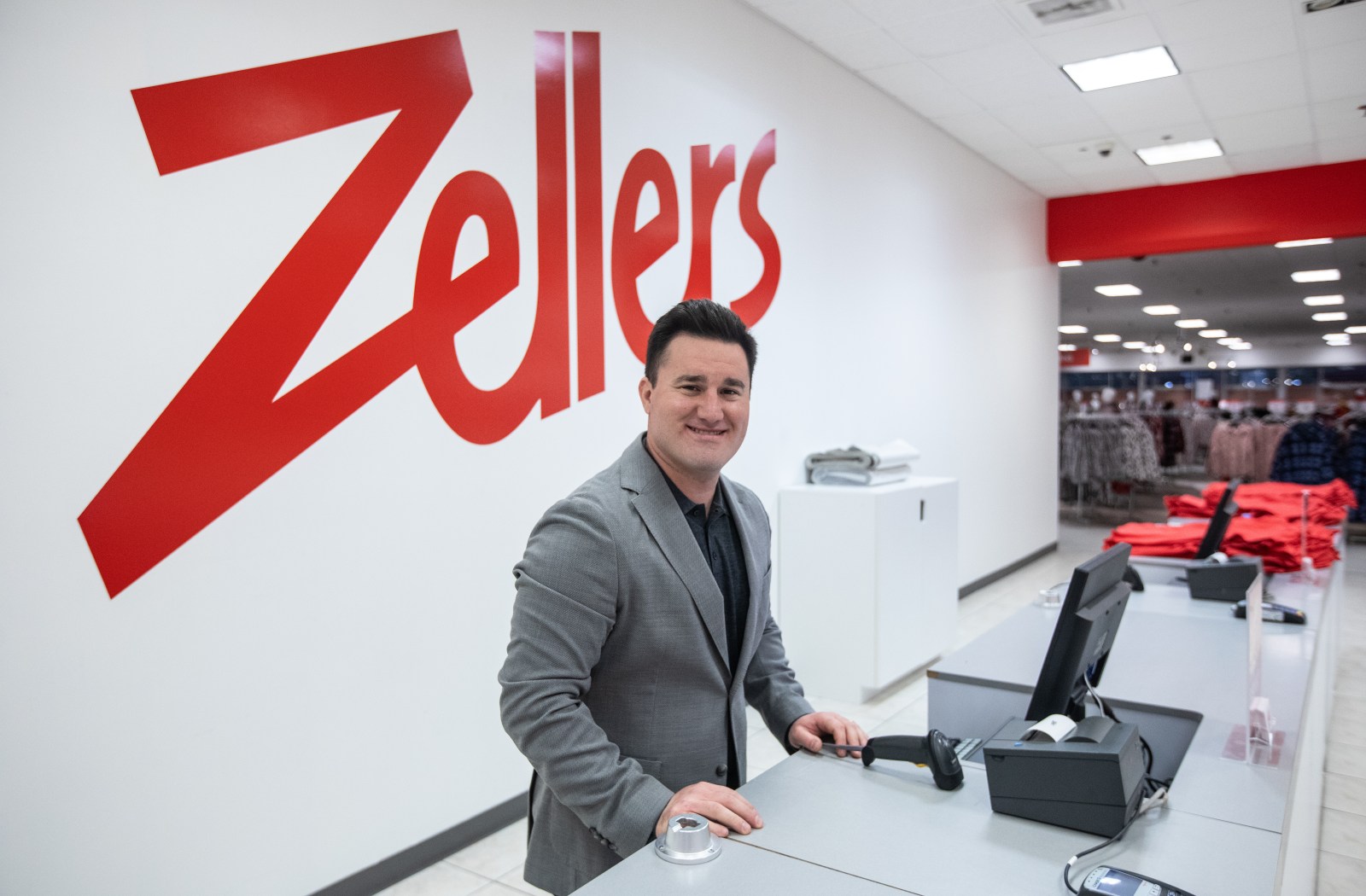 winnipegfreepress.com - Tara Deschamps, The Canadian Press - Zellers plays with toys, food as retailer's relaunch reaches Ontario