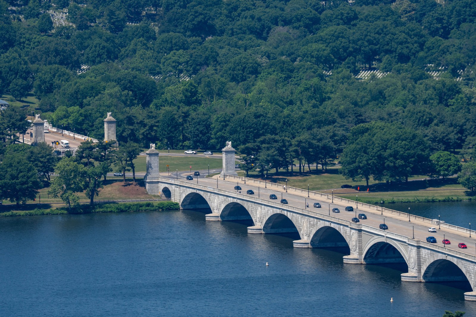 Veterans Sue to Block 250-Foot Arch Near Arlington Cemetery