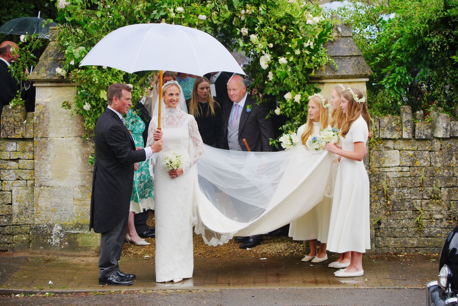 Peter Phillips marries NHS nurse Harriet Sperling in private ceremony