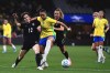 Brazil's Bia Zaneratto, center, battles for the ball with United States' Tierna Davidson, left, and Claire Hutton during an international friendly women's soccer match in Sao Paulo, Brazil, Saturday, June 6, 2026. (AP Photo/Ettore Chiereguini)