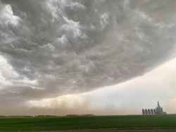 A storm front moves through the skies north of Killarney on Tuesday evening. (Supplied)