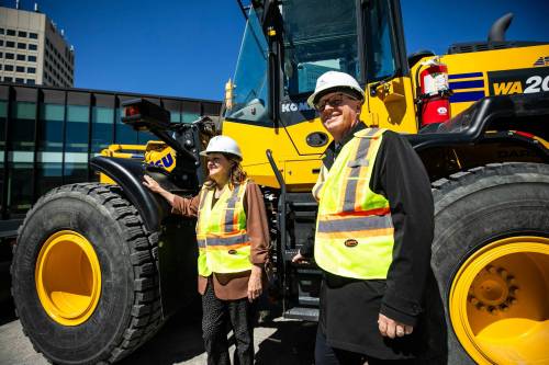MIKAELA MACKENZIE / FREE PRESs fileS
                                From left: Winnipeg Coun. Janice Lukes and Mayor Scott Gillingham announce this summer&rsquo;s road construction projects on May 8.