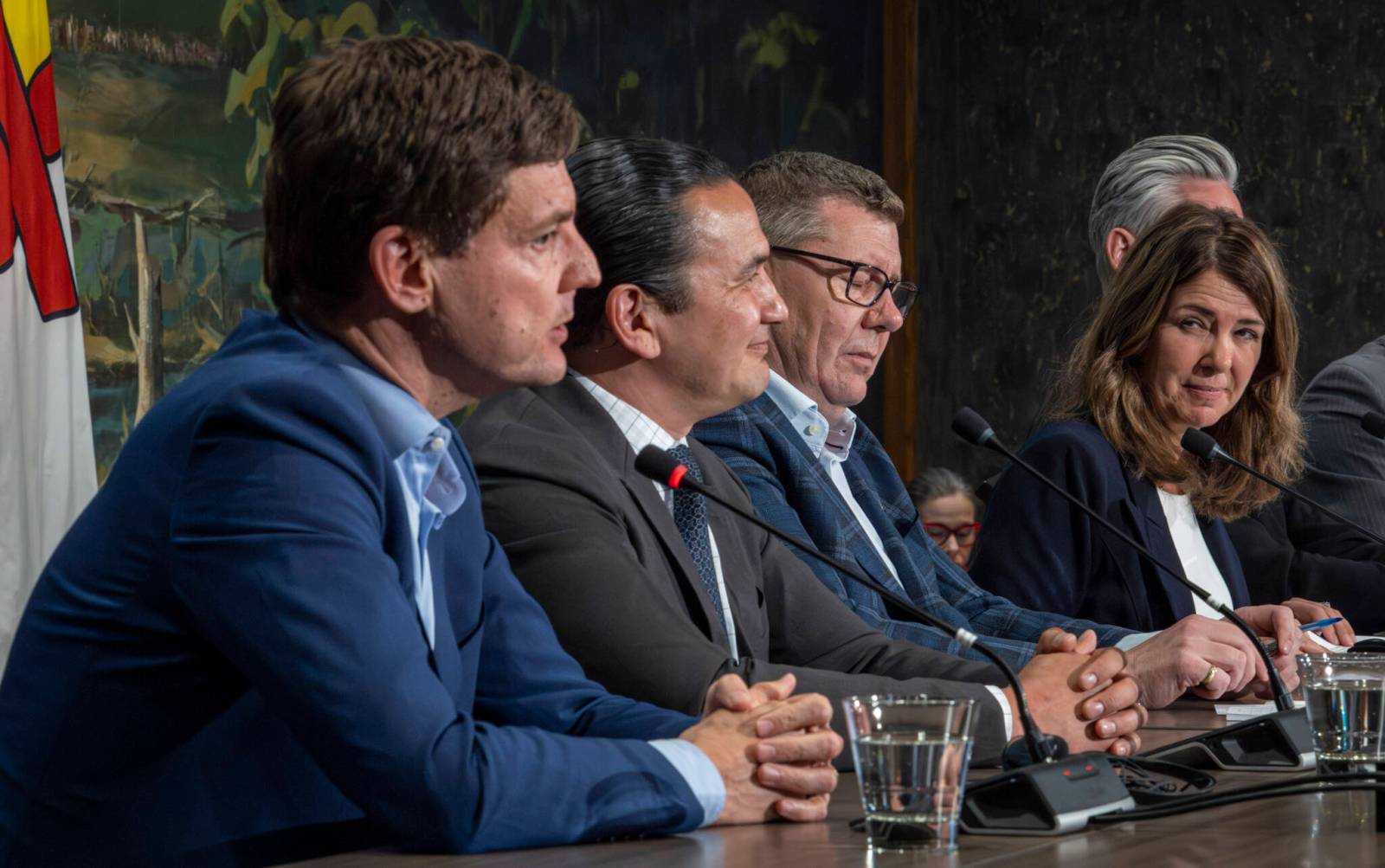 Kinew, Smith score points by jousting over referendum: observer