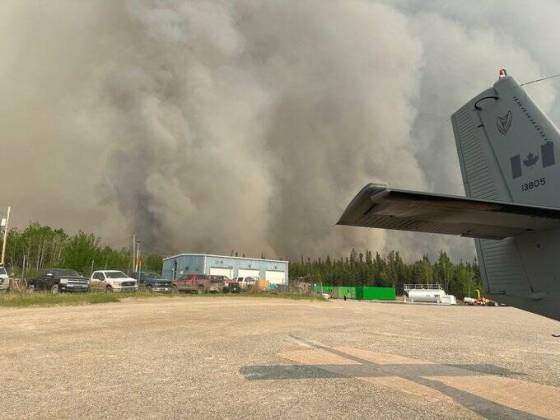 Wildfire evacuees from northern Manitoba arrived in Norway House last year to receive military aid. A new fire is burning in Norway House, where residents have been asked to prepare in case they need to evacuate.(Nicholas Zahari / Canadian Armed Forces files)