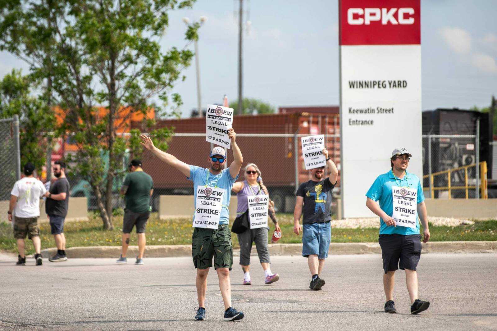 Strike by 300 CPKC signals workers enters third week as labor board prepares to hear union complaints