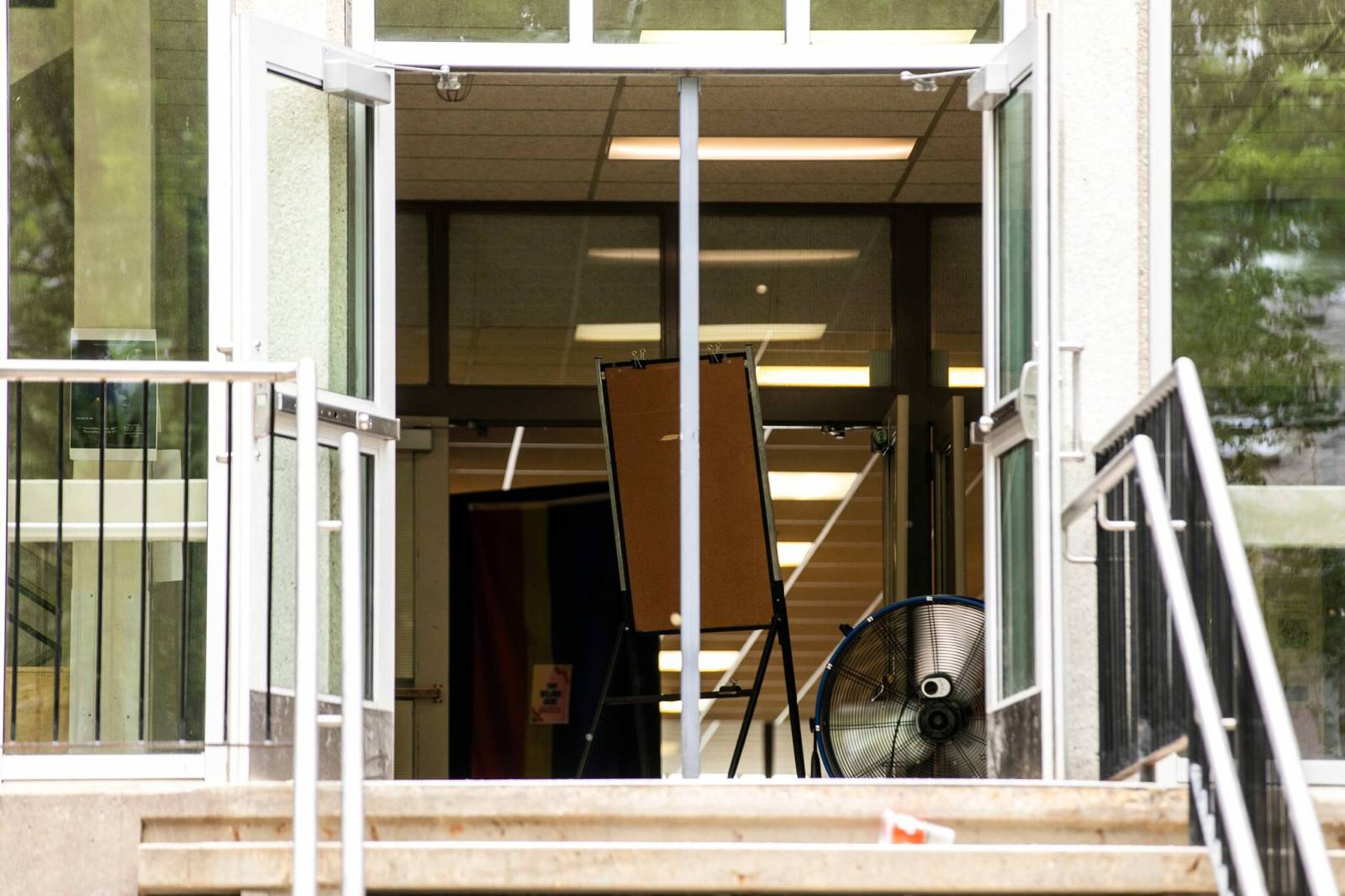 Heat wave leaves schools sweltering