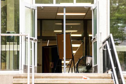 Kelvin High School, with one of the front doors left open in an attempt to combat high temperatures in the building, on Tuesday. (Mikaela MacKenzie / Free Press)
