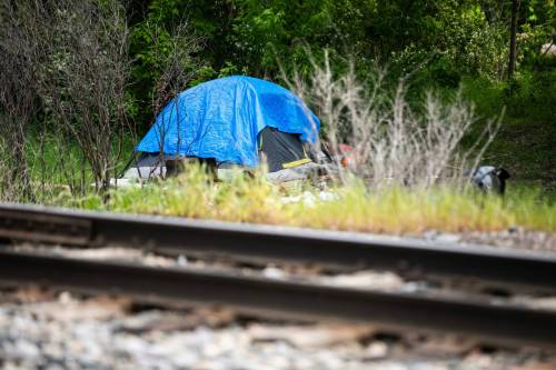 MIKAELA MACKENZIE / FREE PRESS
                                A tent near a rail line along Omands Creek on Wednesday. Two city councillors want to work with railway operators on encampments so the city can enforce its bylaw on rail property which is outside city jurisdiction.