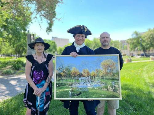 Jaider Cabarcas
                                Michel Loiselle (au centre), est le capitaine de La Compagnie de La Vérendrye. Sam et Val Vint (sur les côtés) ont conceptualisé une nouvelle oeuvre d&rsquo;art publique.