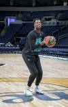 Ruth Bonneville / FREE PRESS FILES
                                Winnipeg Sea Bears forward Emmanuel Akot managed to throw some free throws at practise on Tuesday after having suffered a sprained ankle on Friday.