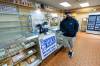 MIKE DEAL / FREE PRESS
                                Jon Hochman, owner of Gunn&rsquo;s Bakery, where the power went out at 7 p.m. Tuesday night and was only just restored mid-afternoon, Wednesday.