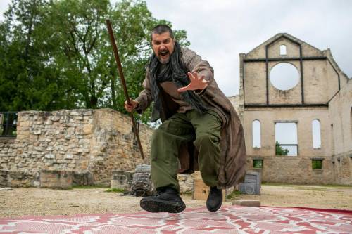 BROOK JONES / FREE PRESS
                                Rodrigo Beilfuss as Homer in An Iliad