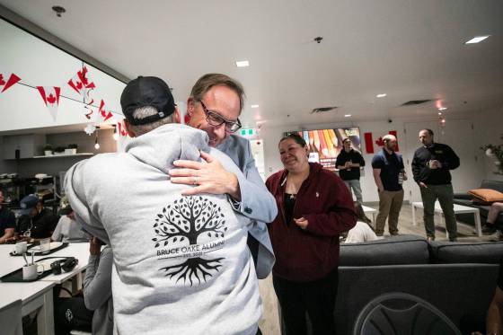CEO Greg Kyllo congratulates a participant for a sobriety milestone during lunch. The centre holds a gratitude lunch every Thursday. (Mikaela MacKenzie / Free Press)