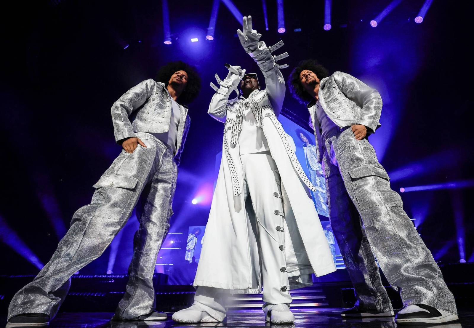 Hip-hop heavyweights Ne-Yo, Akon share top billing at sold-out tour stop in city By: Eva Wasney Posted: 12:26 AM CDT Wednesday, Jun. 24, 2026