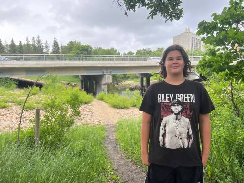 ZOE PIERCE / FREE PRESS
                                &lsquo;It&rsquo;s nice to spend time outside instead of being inside all day,&rsquo; says Grade 7 student JJ Swidersky.