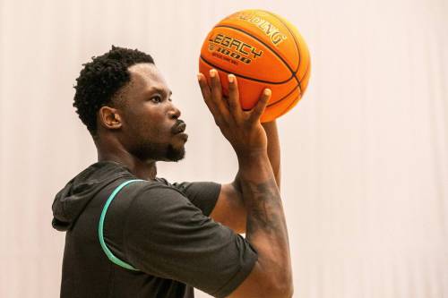 MIKAELA MACKENZIE / FREE PRESS
                                Winnipeg Sea Bears forward Emmanuel Akot will return to the lineup in a pivotal road game against the Vancouver Bandits on Saturday.