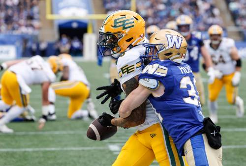 John Woods / The Canadian Press
                                Winnipeg Blue Bombers&rsquo; Evan Holm (right) defends and knocks the ball away from Edmonton Elks&rsquo; Brendan O&rsquo;Leary-Orange in the Winnipeg end zone during first half CFL football action in Winnipeg on Thursday, June 25, 2026.