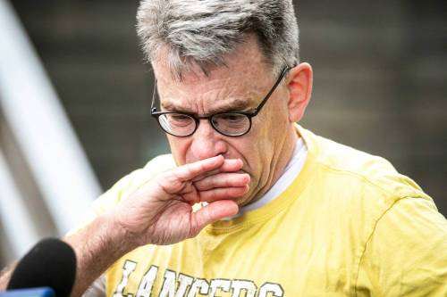 MIKAELA MACKENZIE / FREE PRESS
                                Councillor Brian Mayes announces that he will not seek re-election to council, and will instead run for school trustee, at a press conference at St. Vital Park on Monday.