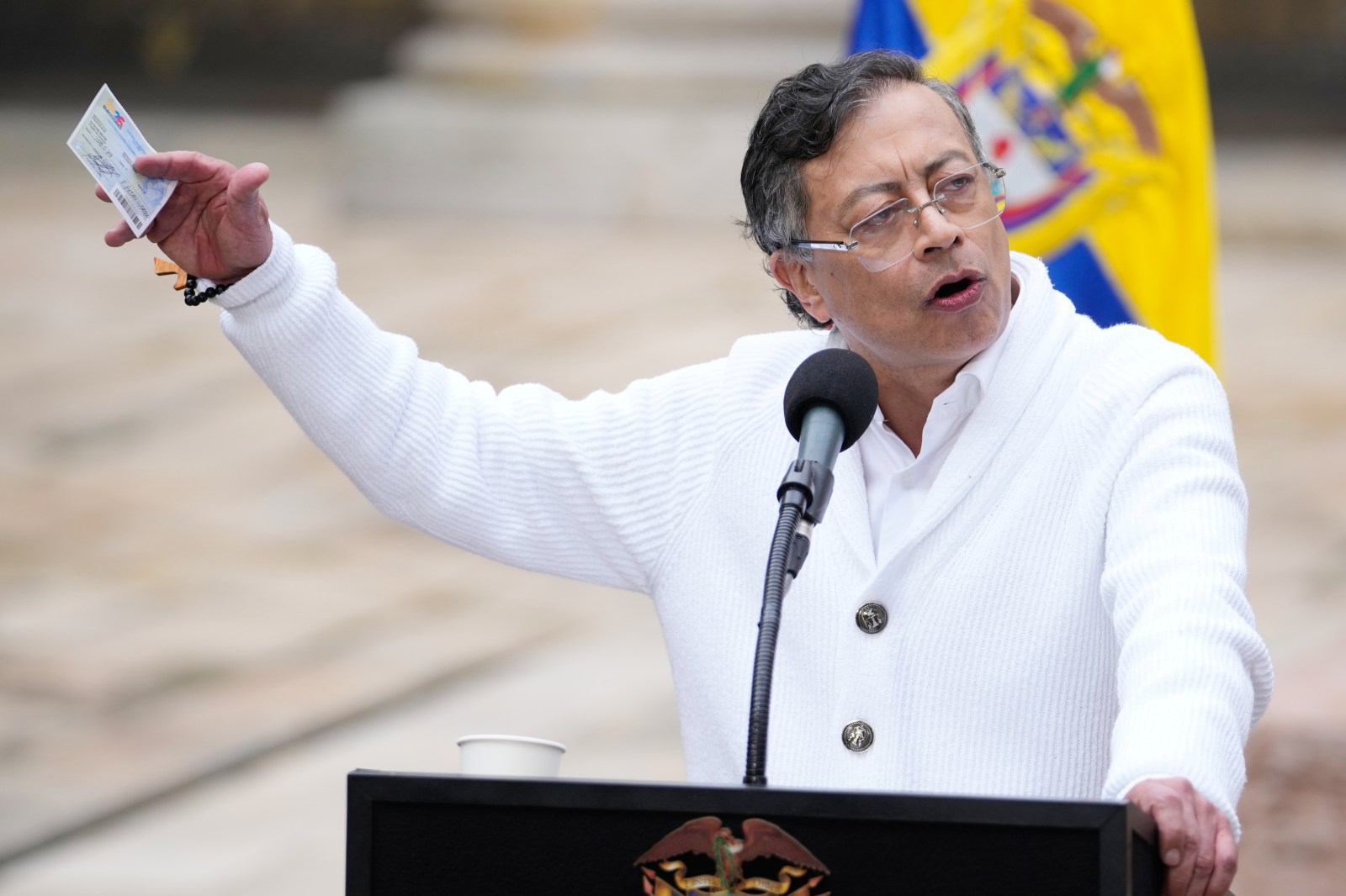 About 100 Colombian FARC Dissidents Surrender Weapons in Putumayo Ceremony