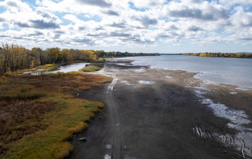 Low water levels are seen in this aerial view of the shoreline in the Montreal suburb of Boucherville on the south shore of the St. Lawrence River on Wednesday, Oct. 8, 2025. THE CANADIAN PRESS/Christinne Muschi