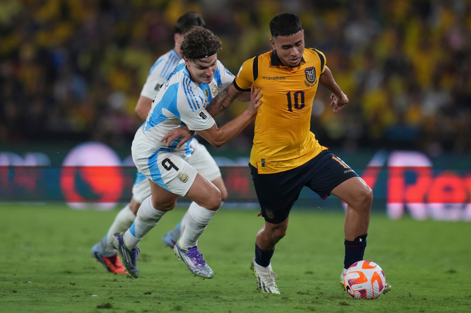 Atletico Madrid Sets $171 Million Price for Julian Alvarez Sale to Barcelona