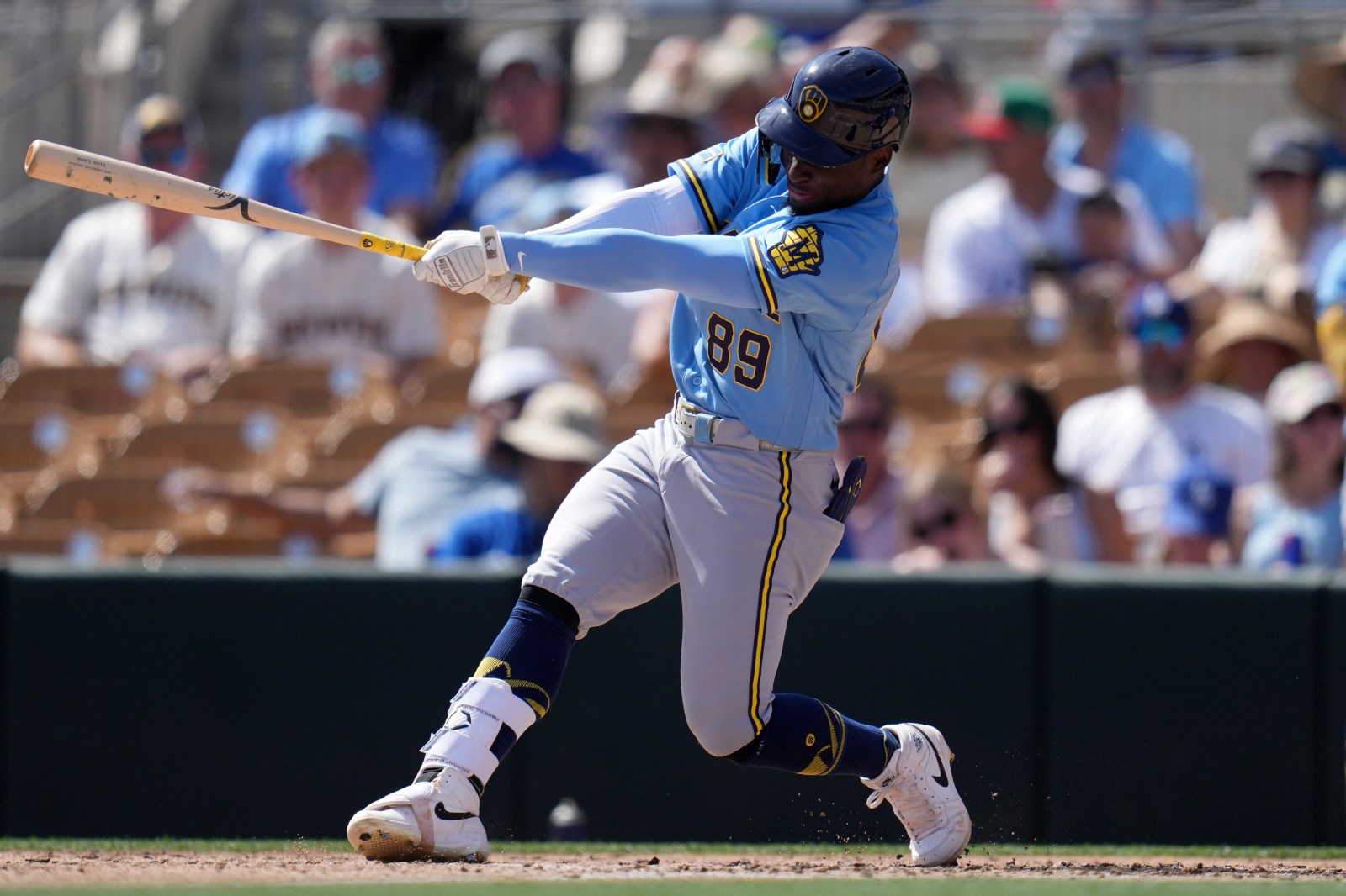 Brewers promote outfield prospect Luis Lara