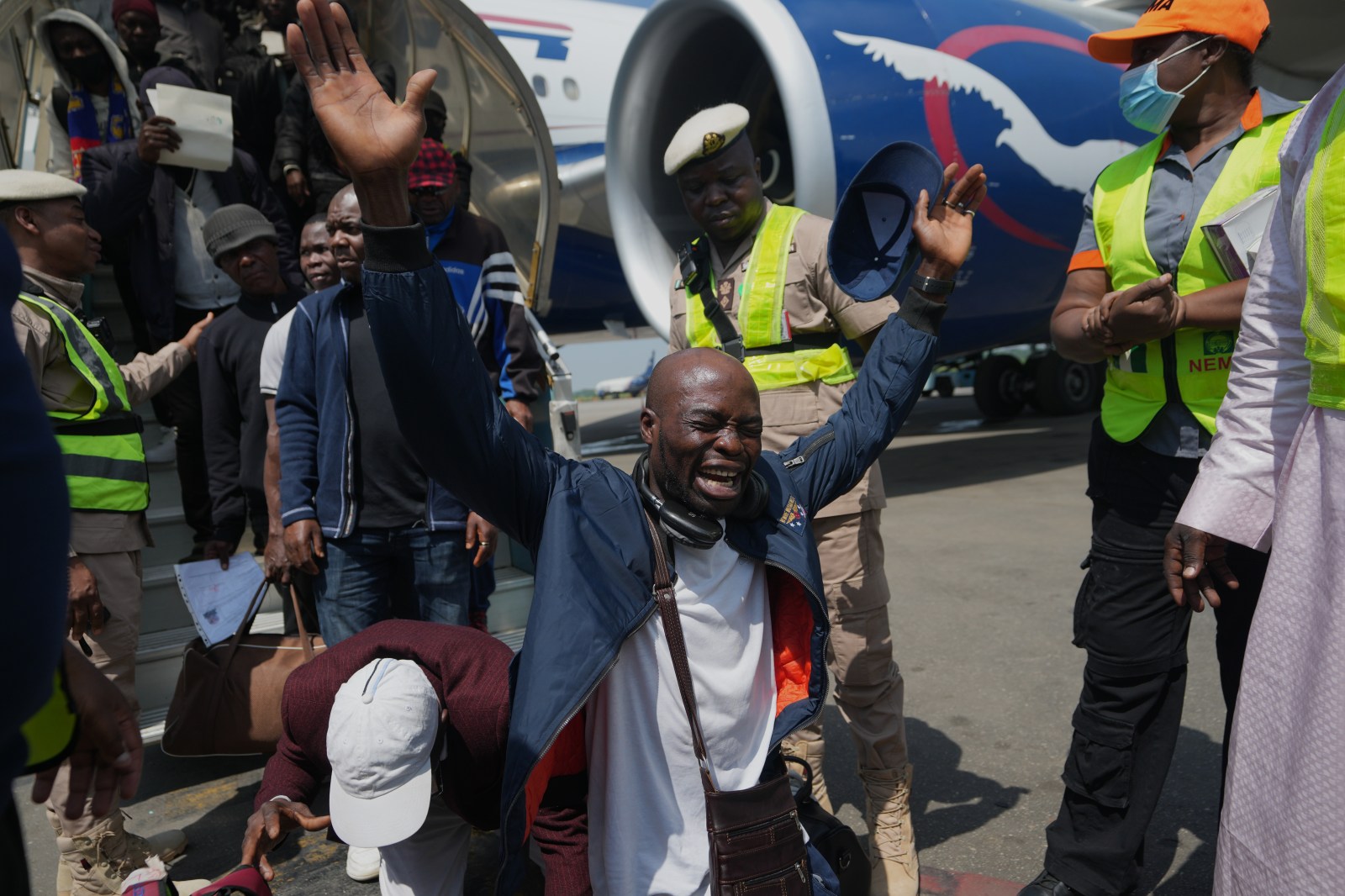 winnipegfreepress.com - Ope Adetayo, The Associated Press - Nigerian migrants returning from South Africa face the same economic issues they left behind