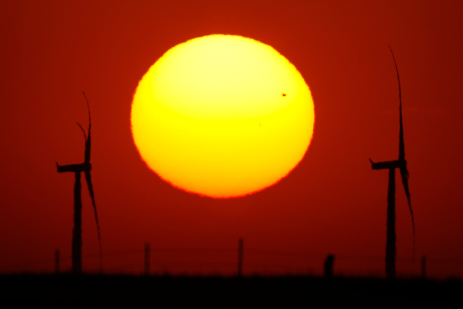 winnipegfreepress.com - Jennifer Mcdermott, The Associated Press - Pentagon reviews are blocking wind farms, putting jobs at risk, lawsuit says