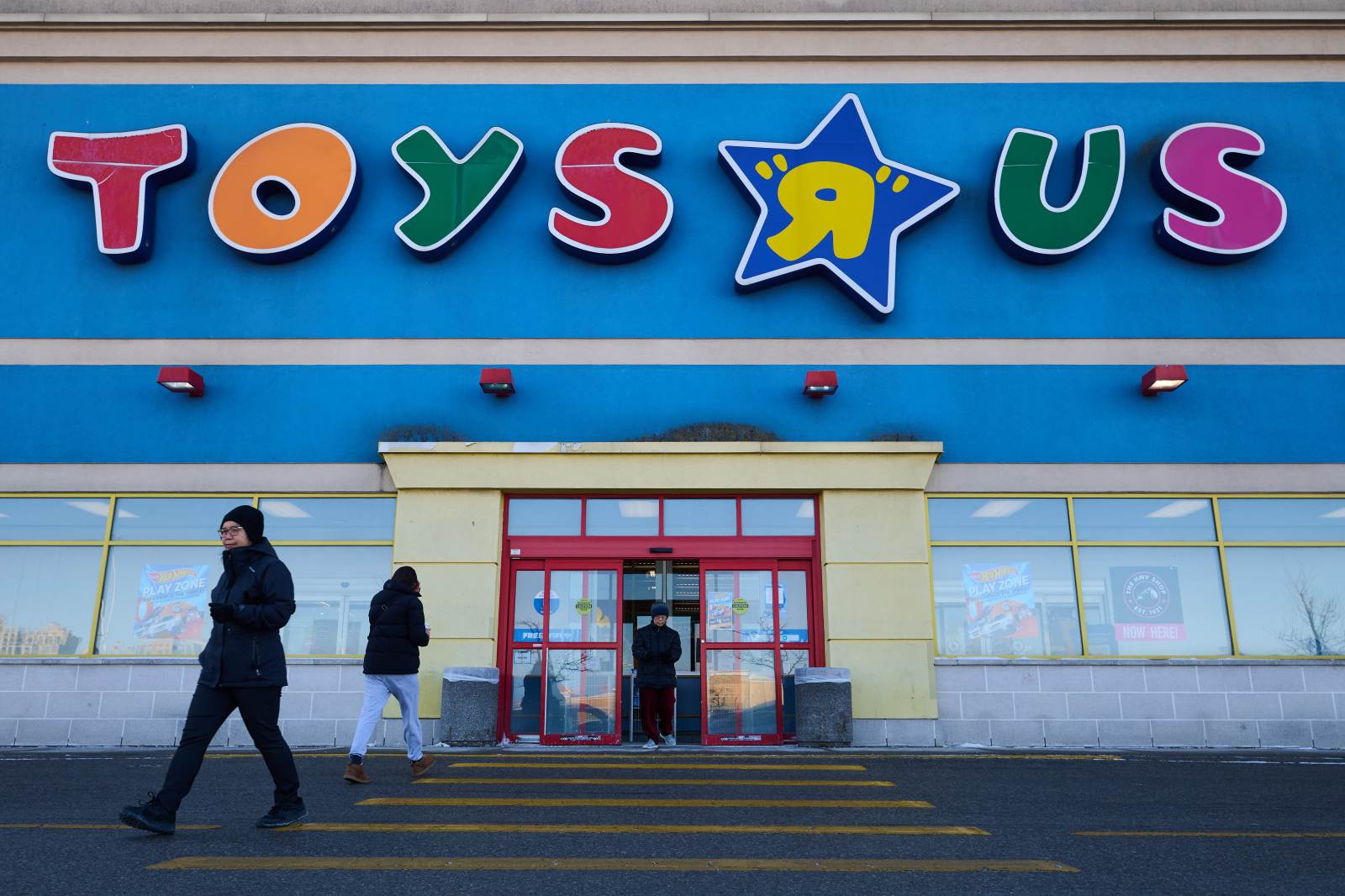 Toys “R” Us Canada owner trying to keep business open, may rebrand: court docs