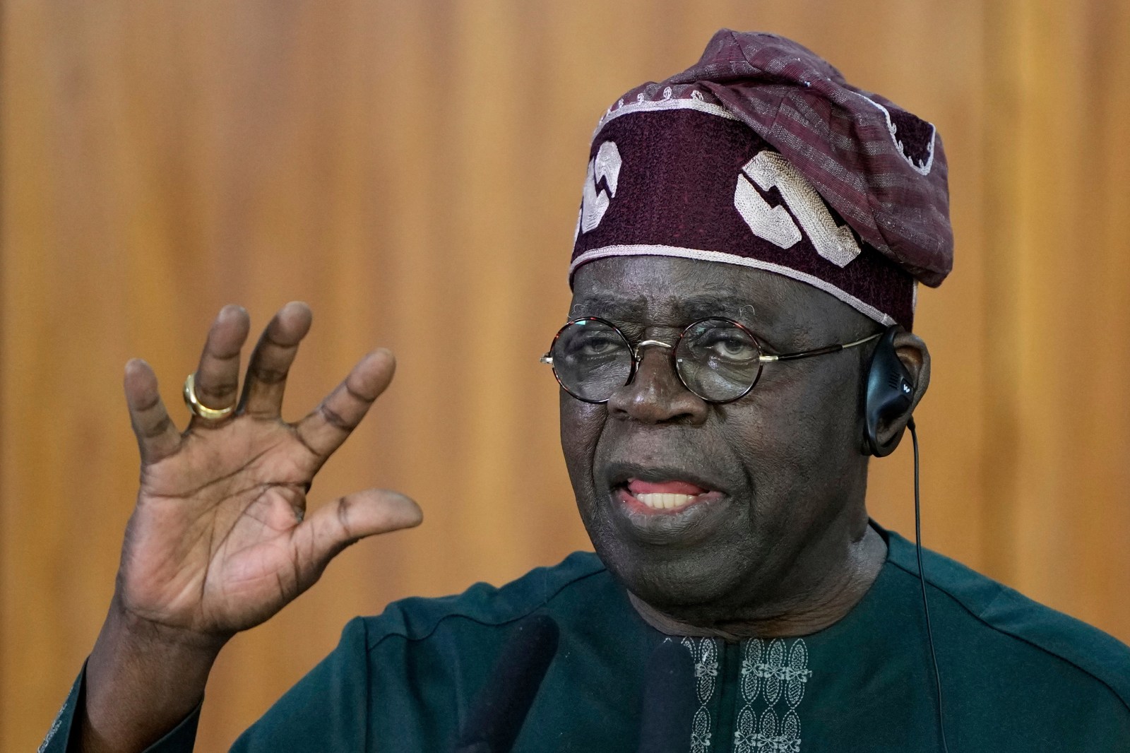 winnipegfreepress.com - Dyepkazah Shibayan, The Associated Press - Gunmen attack farming community, killing at least 15 in northwest Nigeria in latest deadly assault